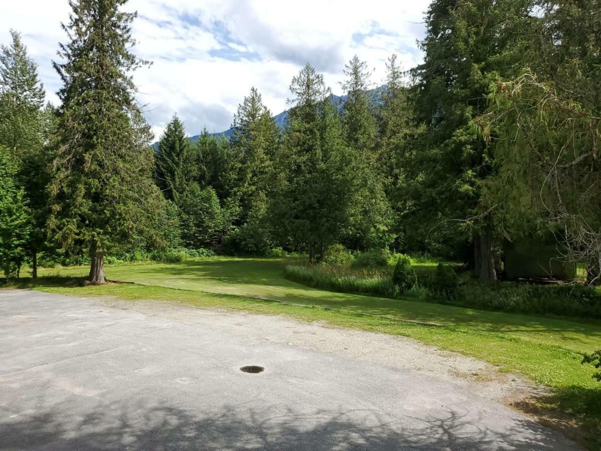 The Hitching Post Motel Pemberton Zewnętrze zdjęcie
